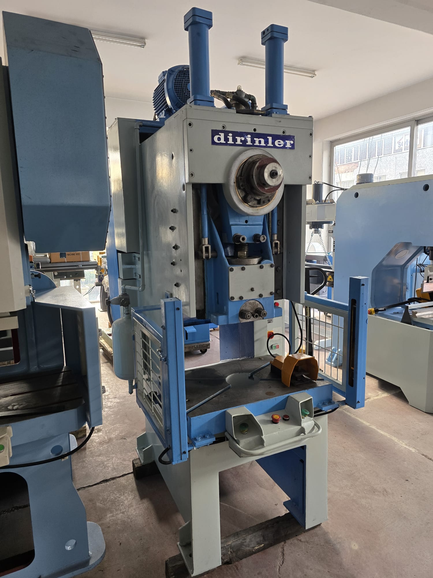 DİRİNLER 60 TON HAVA KAVRAMALI EKSANTRİK PRES